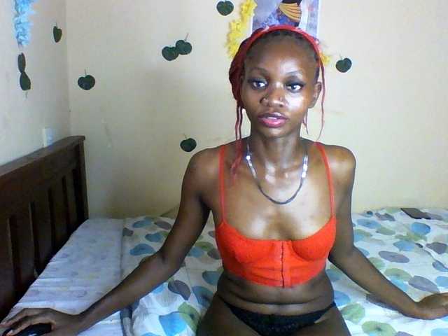 Luna-Noir live cam on BongaCams
