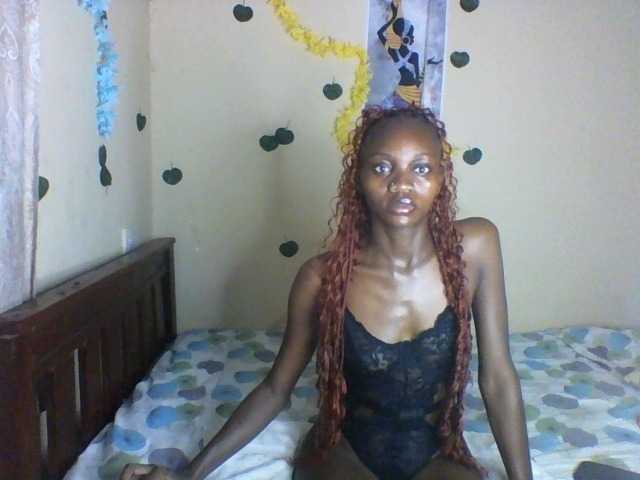 Luna-Noir live cam on BongaCams