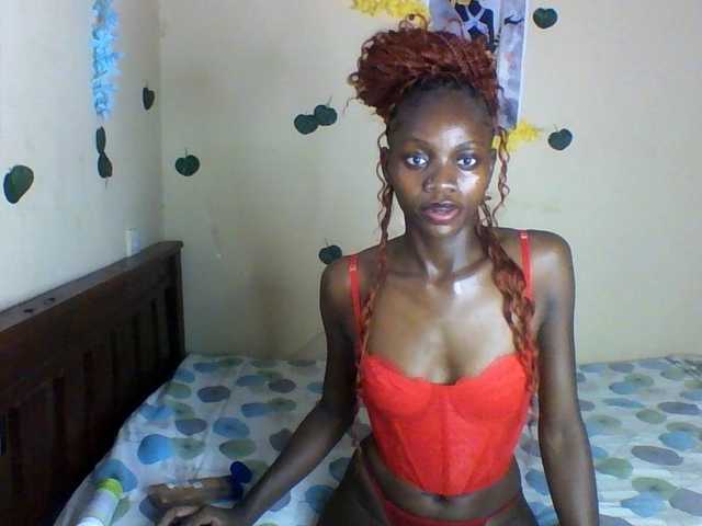 Luna-Noir live cam on BongaCams