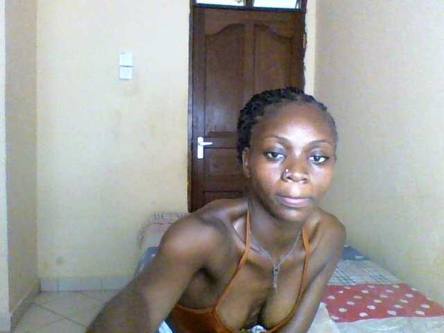 Luna-Noir live cam on BongaCams