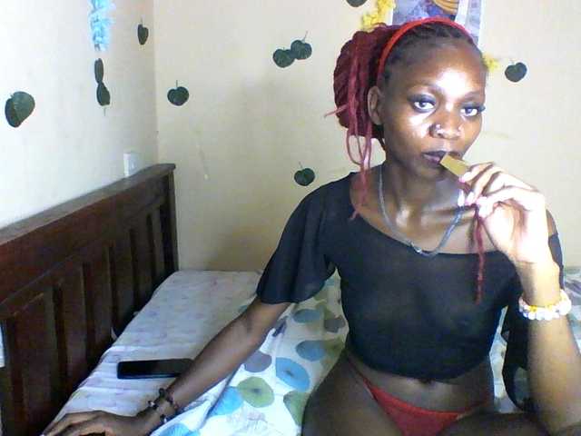 Luna-Noir live cam on BongaCams