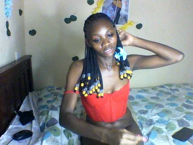 Luna-Noir live cam on BongaCams