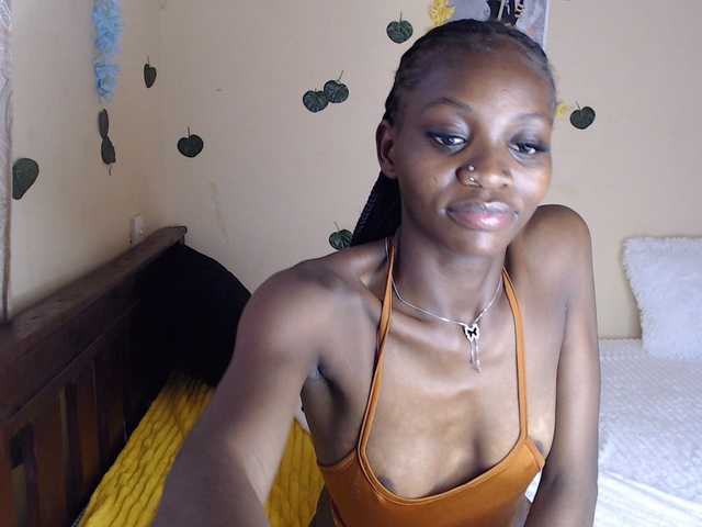 Luna-Noir live cam on BongaCams