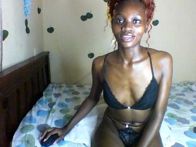 Luna-Noir live cam on BongaCams