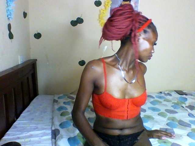 Luna-Noir live cam on BongaCams