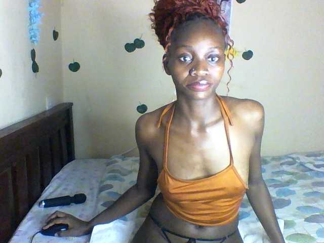 Luna-Noir live cam on BongaCams