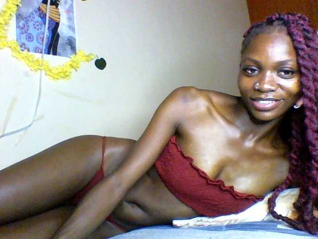 Luna-Noir live cam on BongaCams