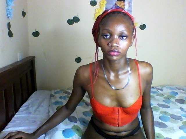 Luna-Noir live cam on BongaCams