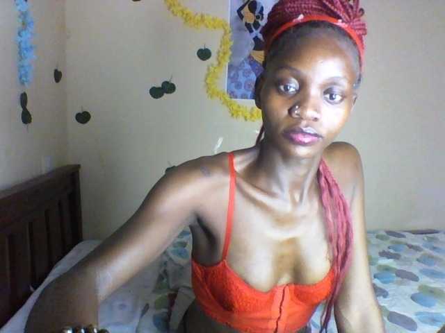 Luna-Noir live cam on BongaCams