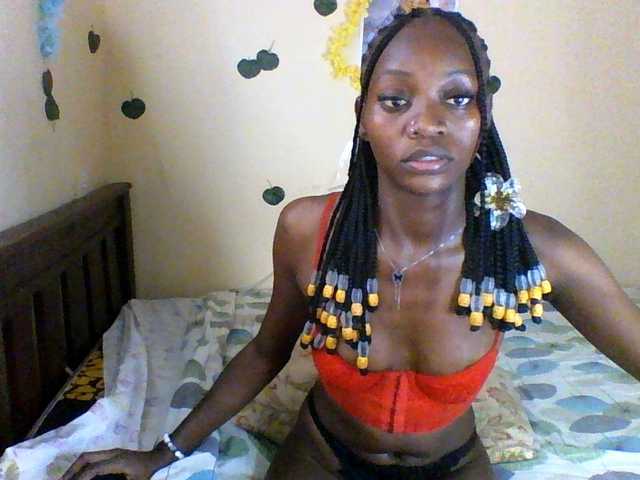 Luna-Noir live cam on BongaCams