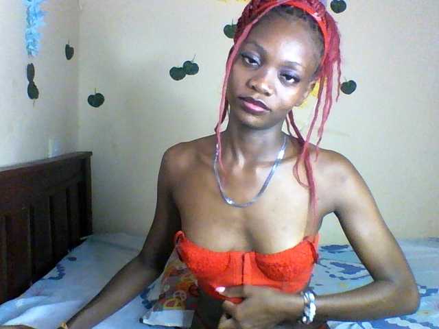 Luna-Noir live cam on BongaCams