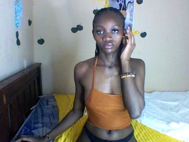 Luna-Noir live cam on BongaCams