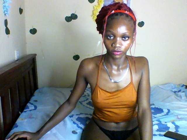 Luna-Noir live cam on BongaCams