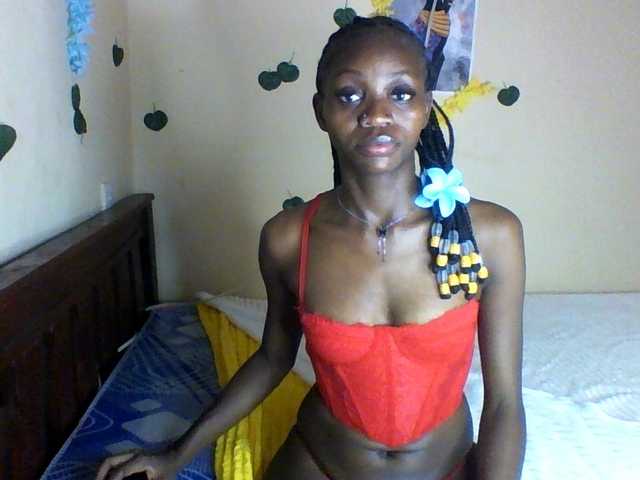 Luna-Noir live cam on BongaCams