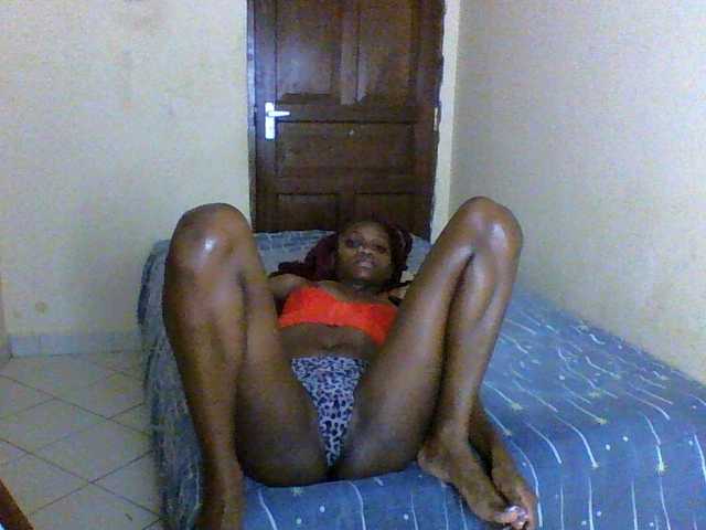 Luna-Noir live cam on BongaCams