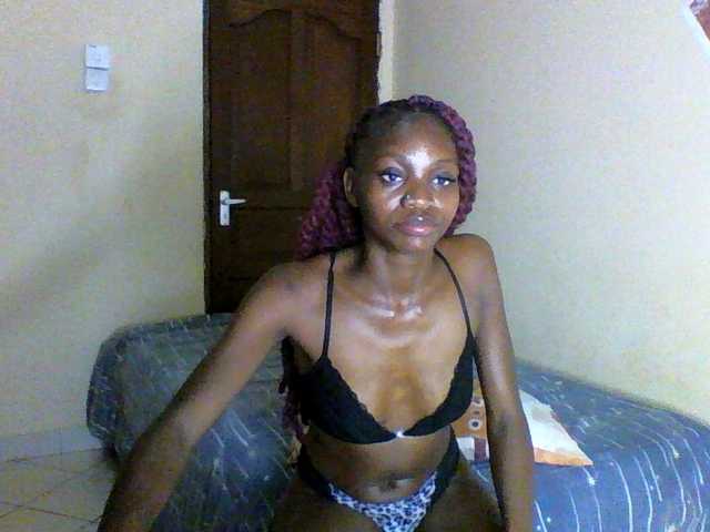 Luna-Noir live cam on BongaCams