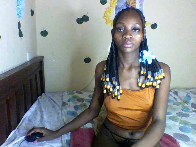 Luna-Noir live cam on BongaCams