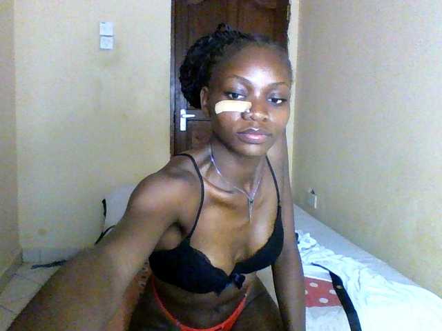 Luna-Noir live cam on BongaCams