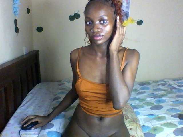 Luna-Noir live cam on BongaCams