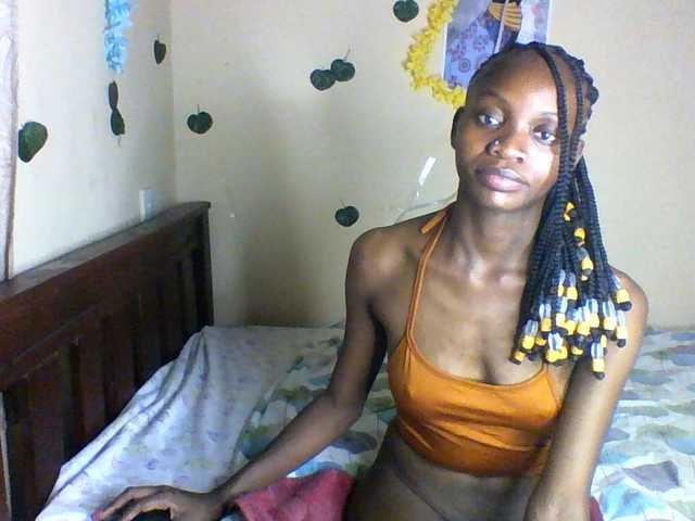Luna-Noir live cam on BongaCams
