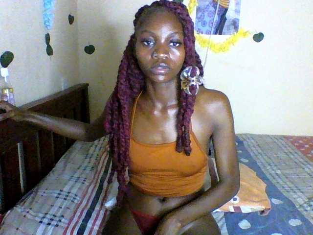 Luna-Noir live cam on BongaCams