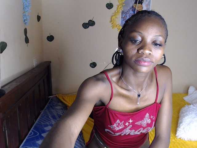 Luna-Noir live cam on BongaCams