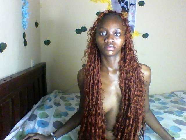 Luna-Noir live cam on BongaCams