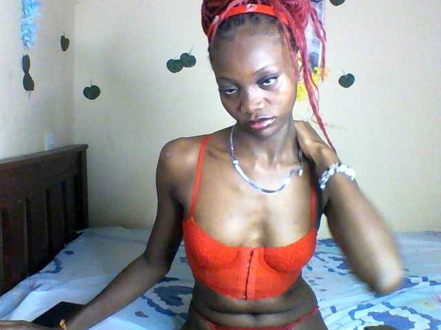 Luna-Noir live cam on BongaCams