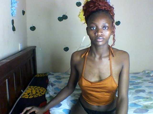 Luna-Noir live cam on BongaCams