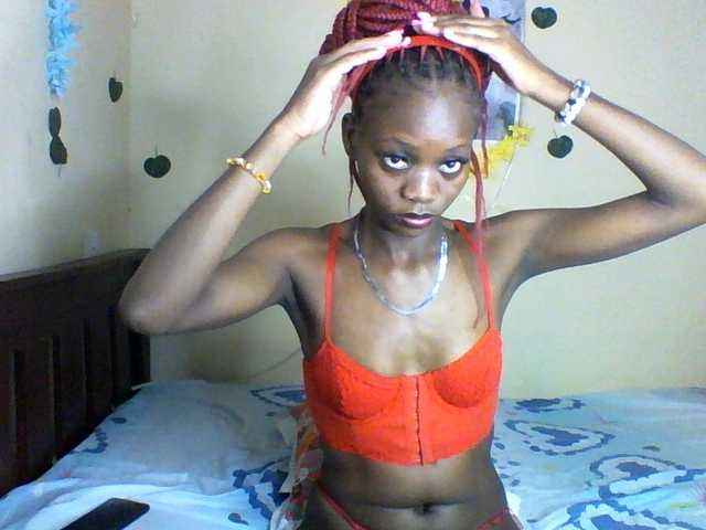 Luna-Noir live cam on BongaCams