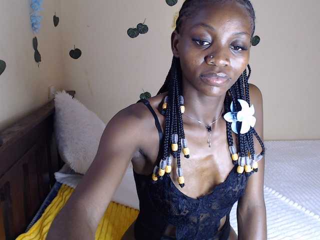 Luna-Noir live cam on BongaCams