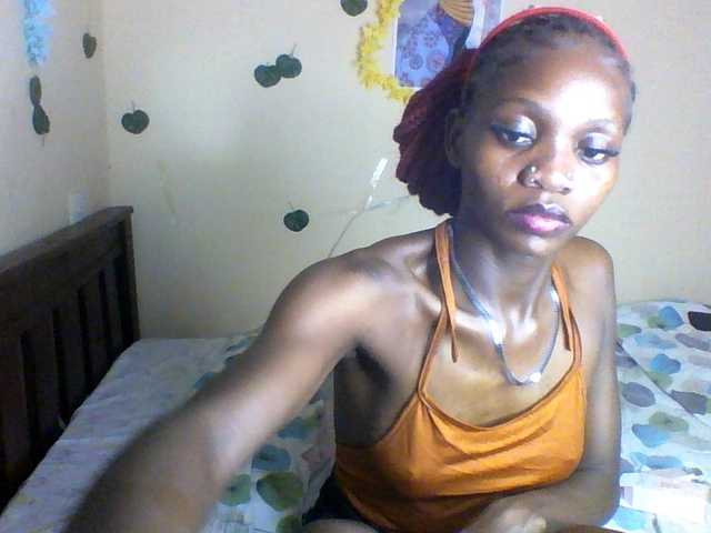 Luna-Noir live cam on BongaCams
