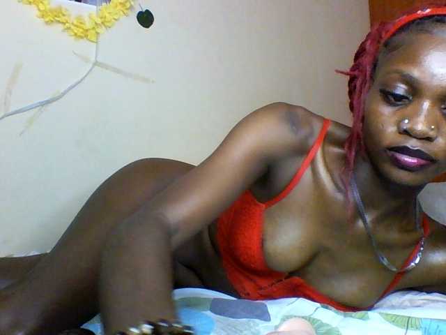 Luna-Noir live cam on BongaCams