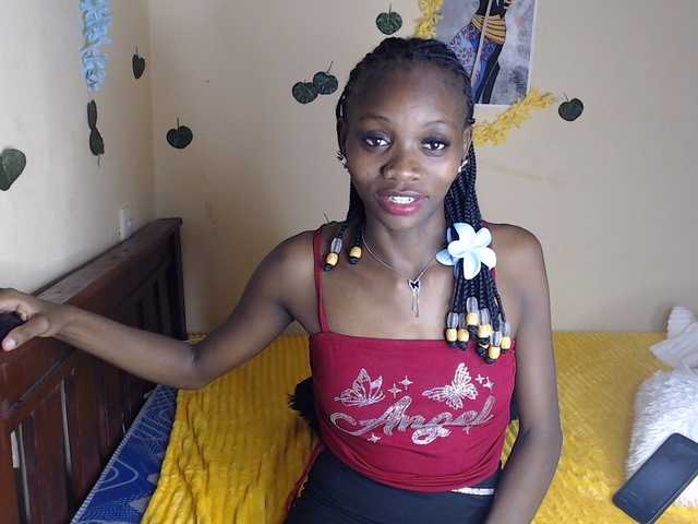 Luna-Noir live cam on BongaCams