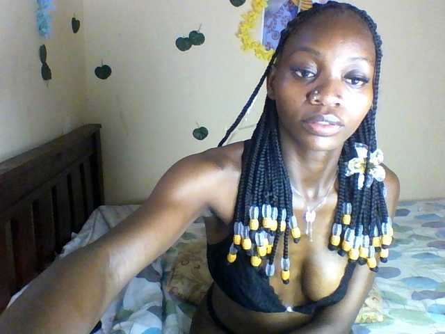 Luna-Noir live cam on BongaCams