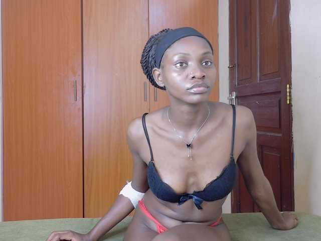 Luna-Noir live cam on BongaCams