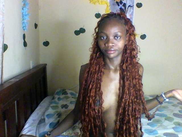 Luna-Noir live cam on BongaCams