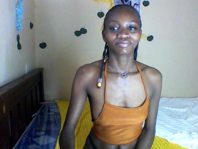 Luna-Noir live cam on BongaCams