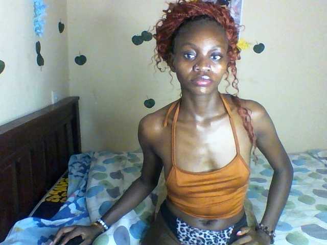 Luna-Noir live cam on BongaCams