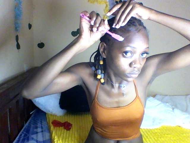 Luna-Noir live cam on BongaCams