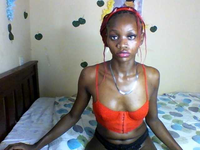 Luna-Noir live cam on BongaCams