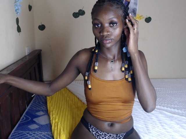 Luna-Noir live cam on BongaCams