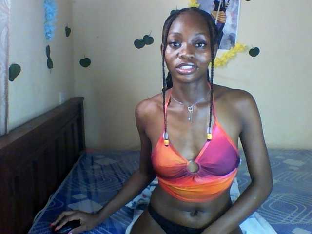 Luna-Noir live cam on BongaCams