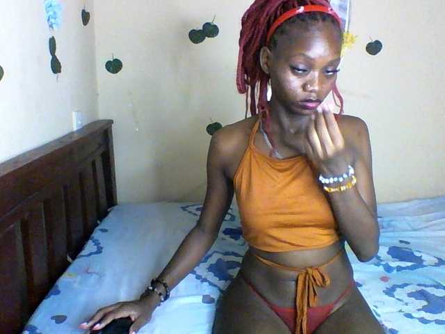 Luna-Noir live cam on BongaCams