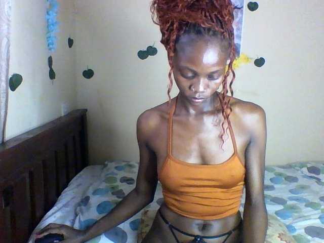 Luna-Noir live cam on BongaCams