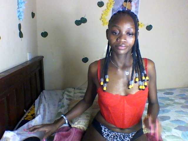 Luna-Noir live cam on BongaCams