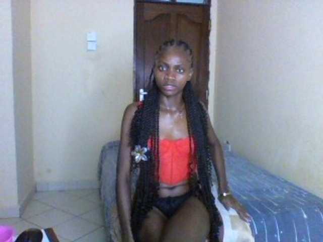 Luna-Noir live cam on BongaCams