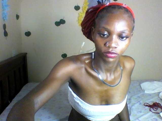 Luna-Noir live cam on BongaCams