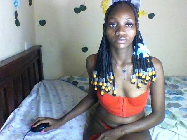 Luna-Noir live cam on BongaCams