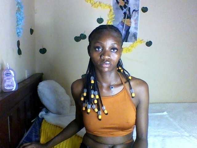 Luna-Noir live cam on BongaCams